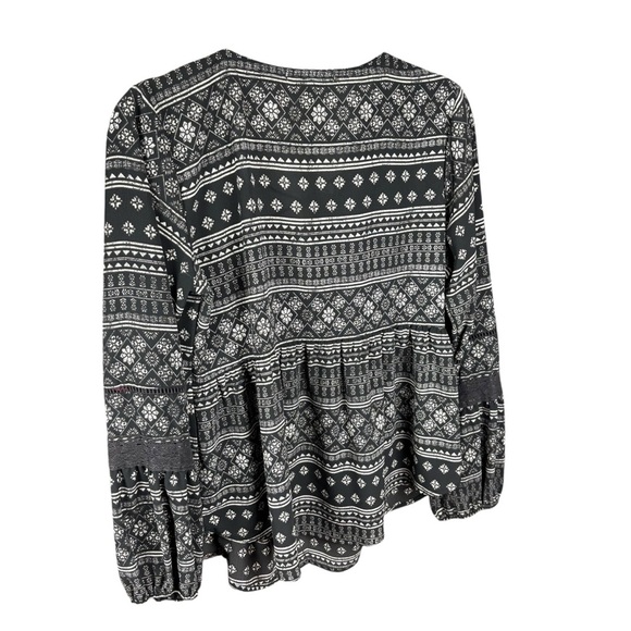 Hint of Mint Black and White Relaxed Graphic Blouse **see pics - Picture 2 of 9